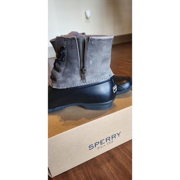 IN BOX - SPERRY SALTWATER BLACK/GREY BOOTS SIZE 7.5 - Picture 3 of 6